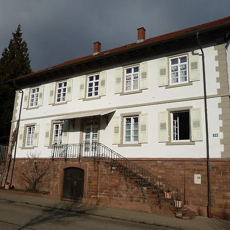 Alte Apotheke Bed & Breakfast カールスバート エクステリア 写真
